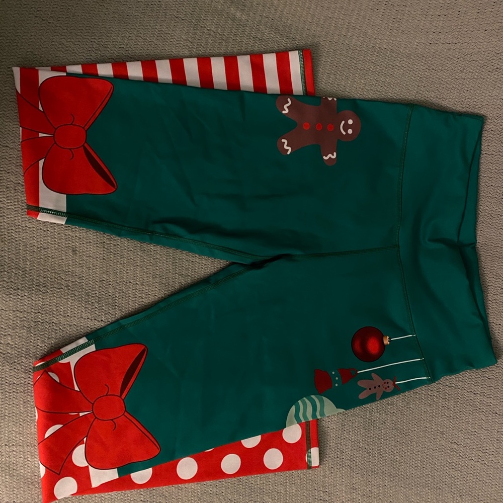 Festive Green Leggings with Red Bows